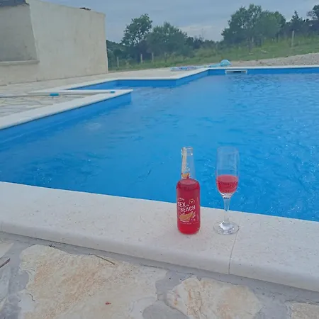 Semesterbostad Kuca Za Odmor Mira