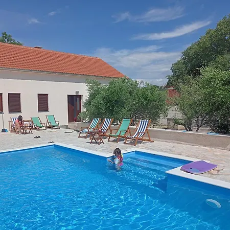 Semesterbostad Kuca Za Odmor Mira Biograd Na Moru