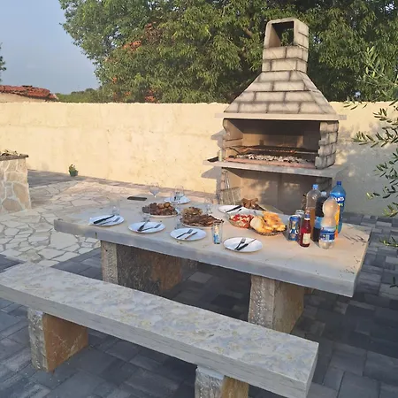Kuca Za Odmor Mira Holiday home *