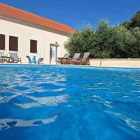 Kuca Za Odmor Mira Holiday home *